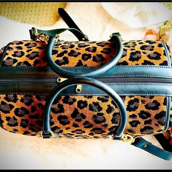 ♥️ Travel bag, vintage carry on, in Leopard 🐆 print. Gevive by boyt. - Picture 6 of 13